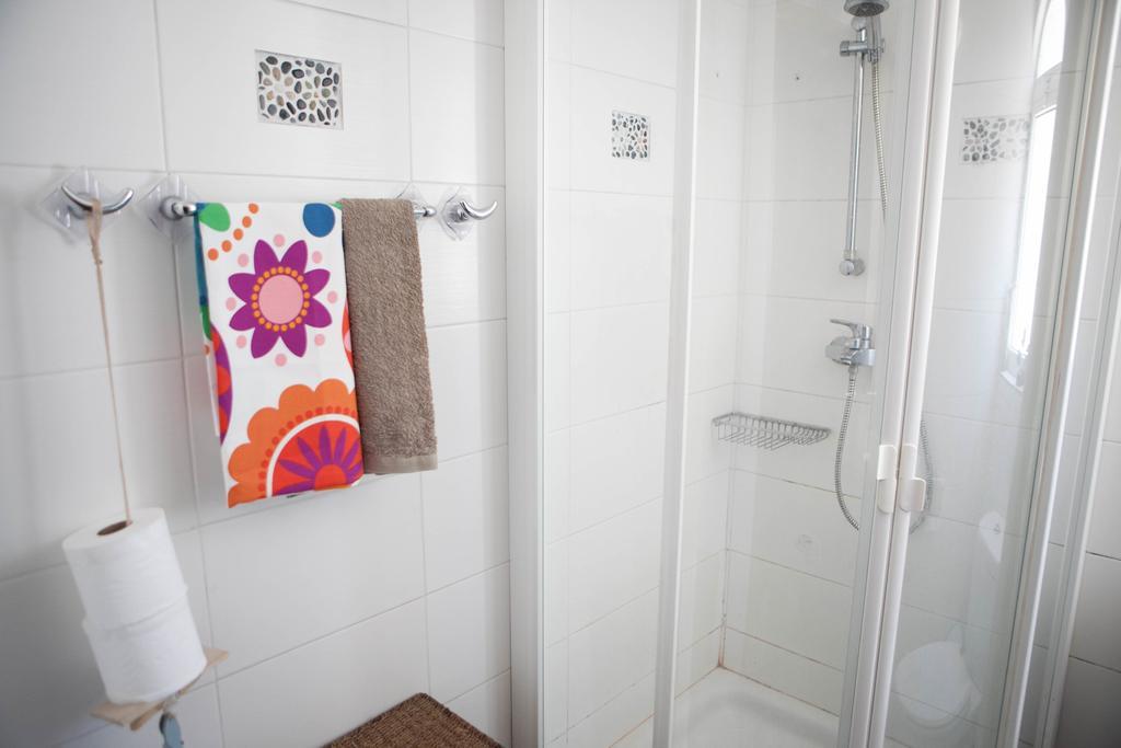 Aquarian Beachfront Apartment Ларнака Екстериор снимка