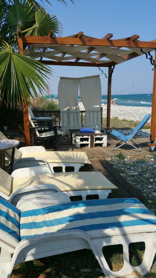 Aquarian Beachfront Apartment Ларнака Екстериор снимка